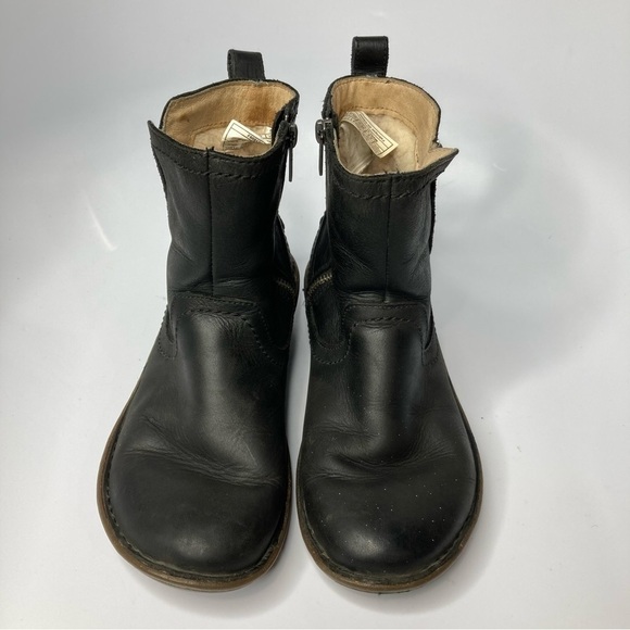 UGG Neevah short boot black leather Shearling lined size 7 - Picture 3 of 12